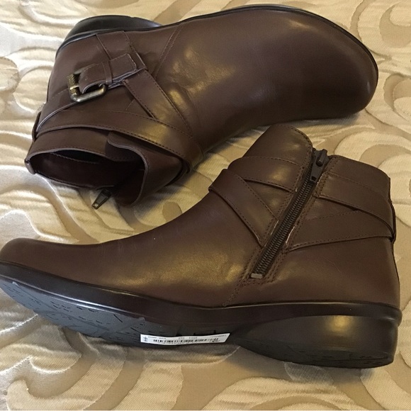 Naturalized Bridal Brown Ankle Boots, NWT, size 8.5, extremely soft leather - Picture 3 of 10